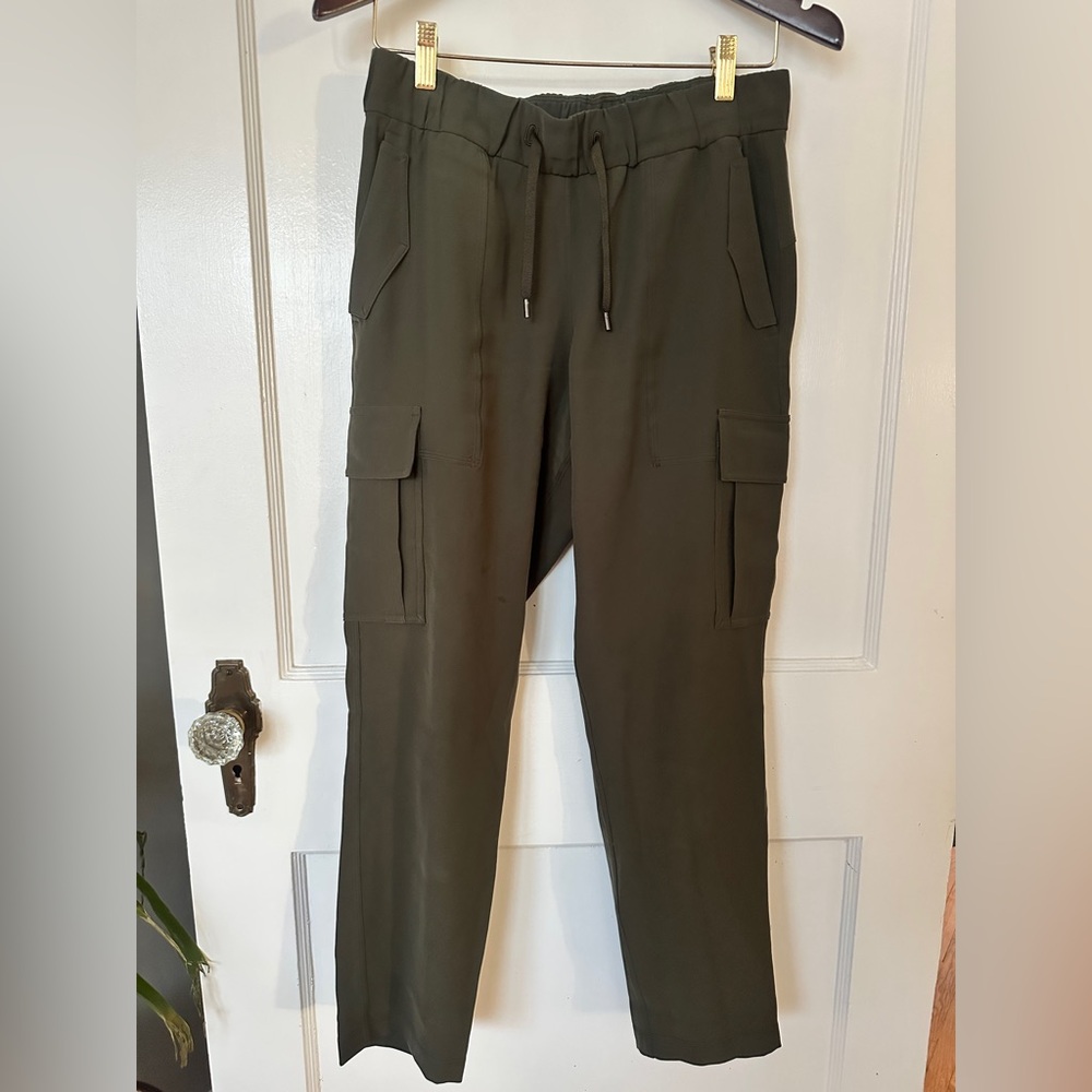 Lululemon Cargo On the Fly 7/8 Pant